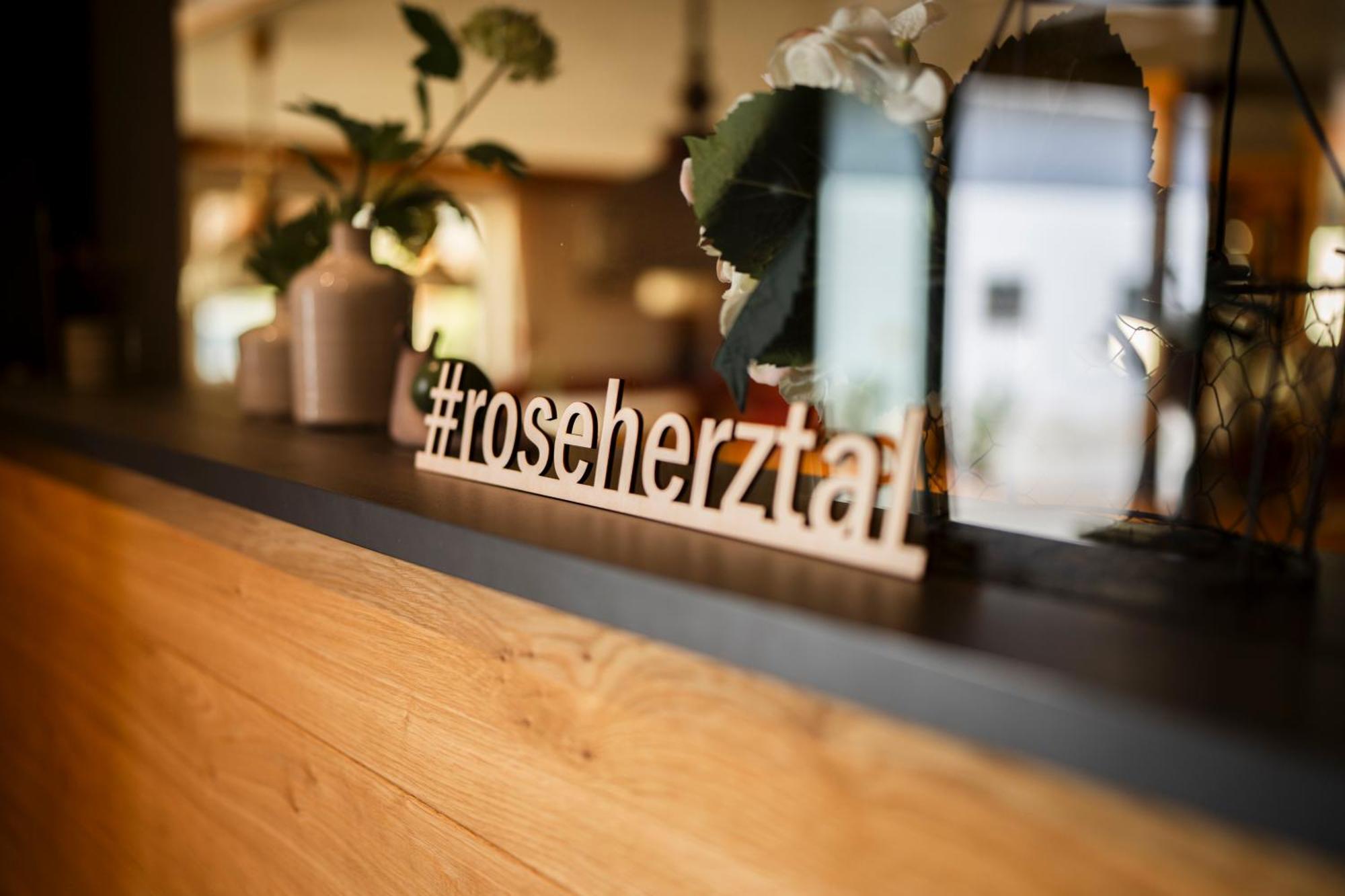 Hotel-Gasthof Rose Oberkirch  Exterior photo